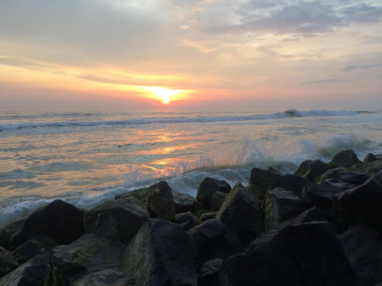 Seawin Beach Resort Varkala Bagian luar foto